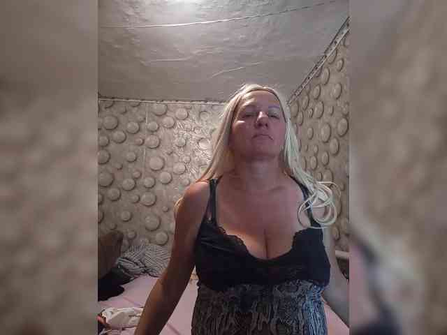 FameLara webcam