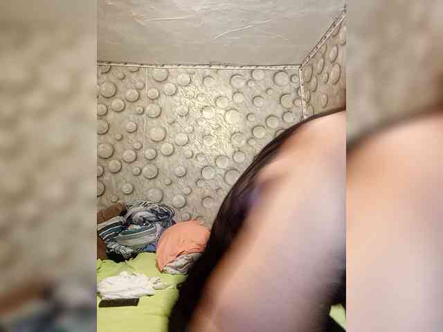 FameLara webcam