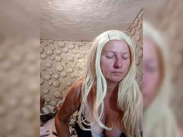 FameLara webcam
