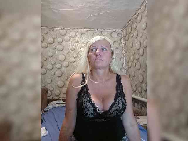 FameLara webcam