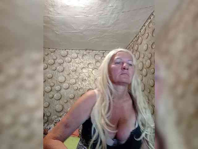 FameLara webcam