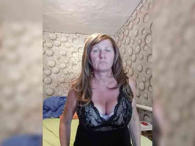 FameLara webcam