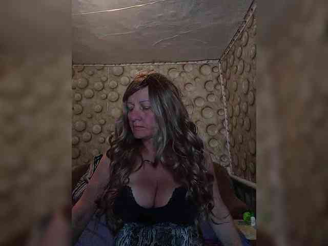 FameLara webcam