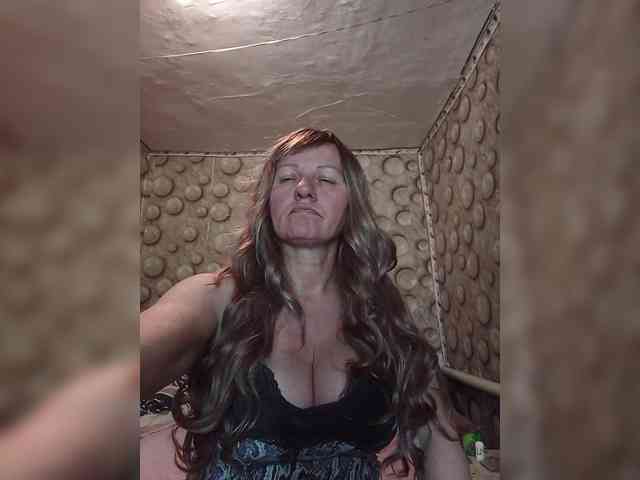 FameLara webcam