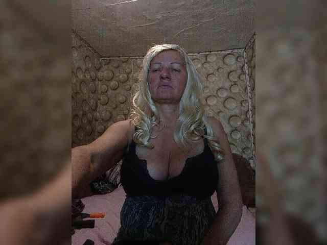 FameLara webcam