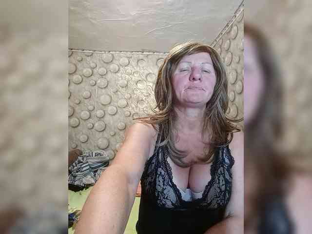 FameLara webcam