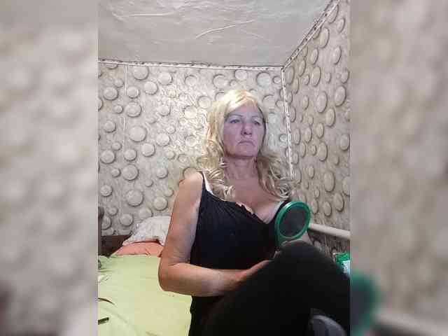 FameLara webcam