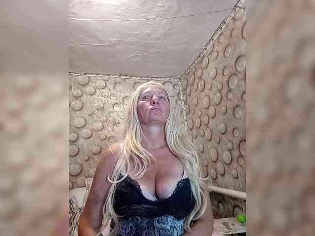 FameLara webcam