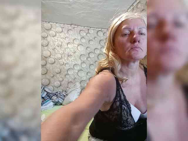 FameLara webcam