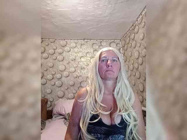 FameLara webcam