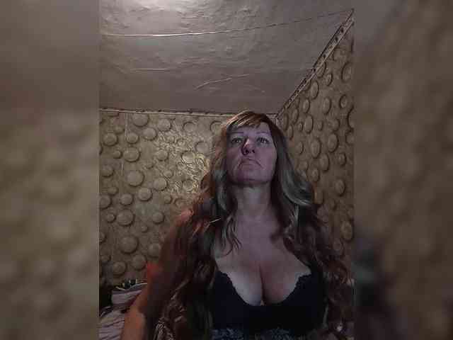 FameLara webcam