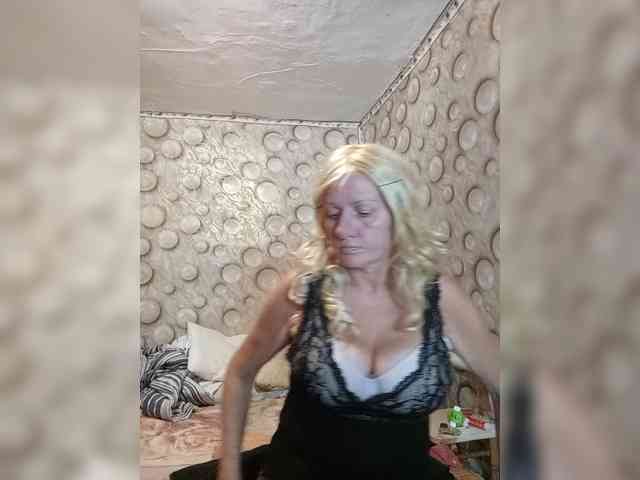 FameLara's webcam live show