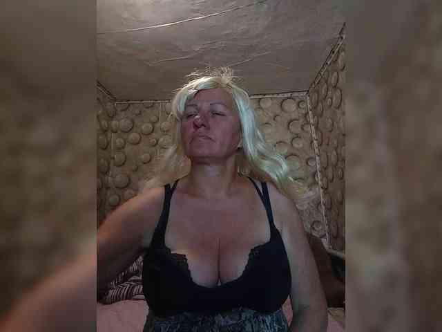 FameLara webcam