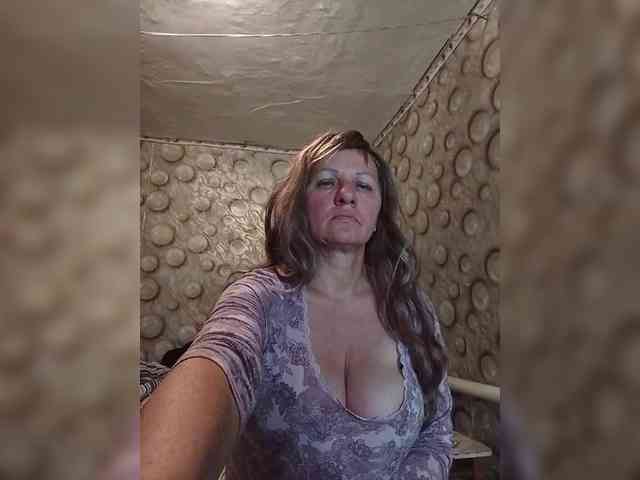 FameLara webcam