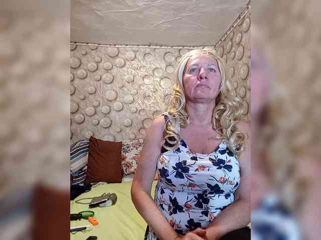 FameLara webcam