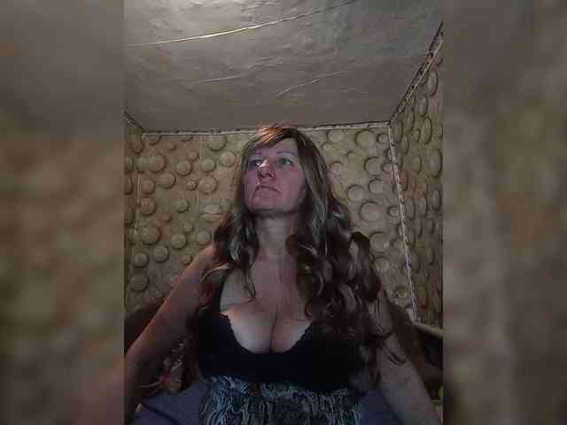 FameLara webcam