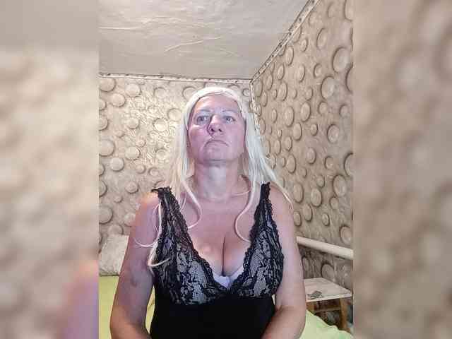 FameLara webcam