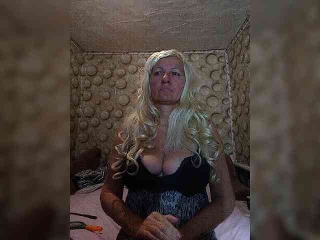 FameLara webcam