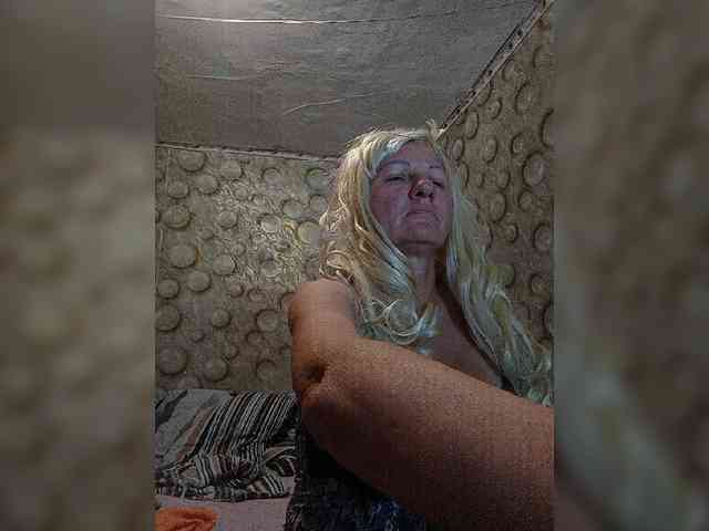 FameLara webcam