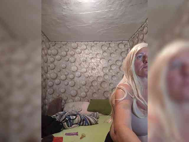 FameLara webcam