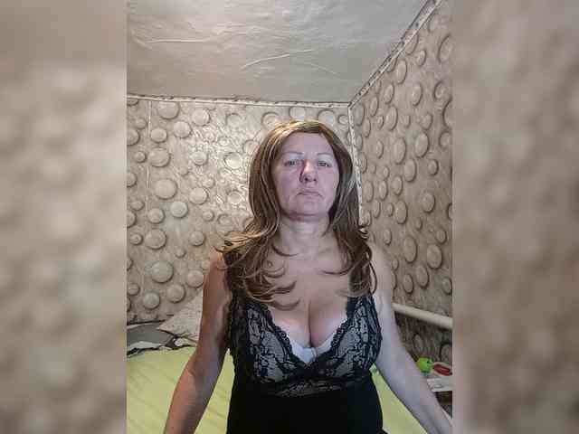 FameLara webcam