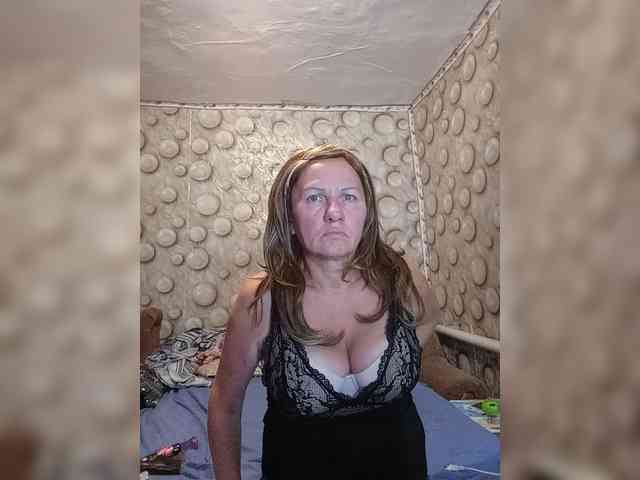 FameLara webcam
