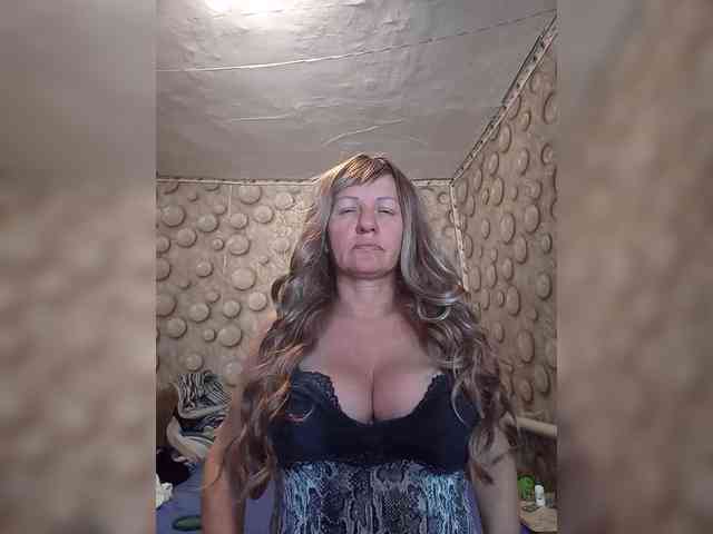 FameLara Live Webcam on BongaCams