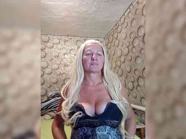 FameLara webcam
