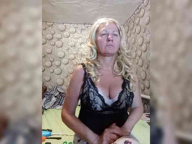 FameLara webcam
