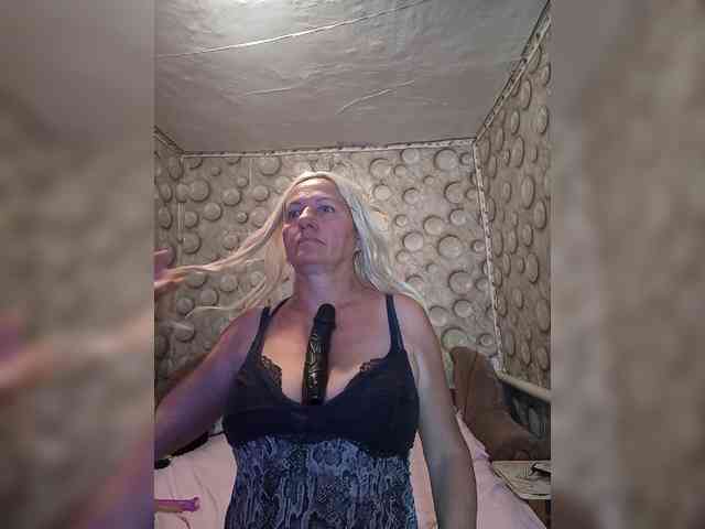 FameLara webcam