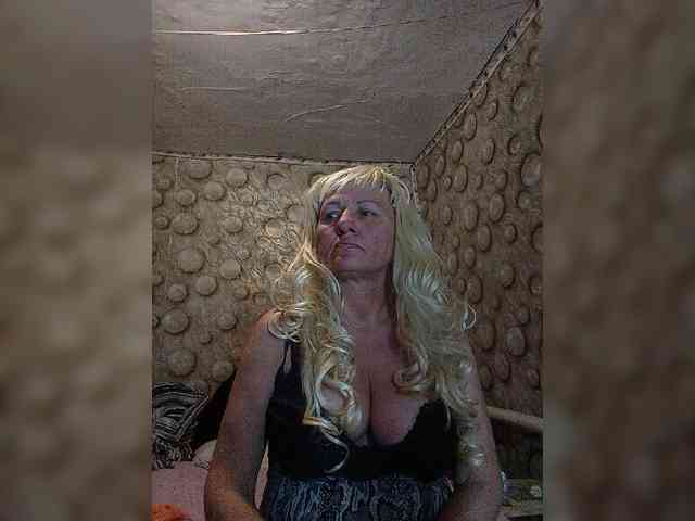 FameLara webcam