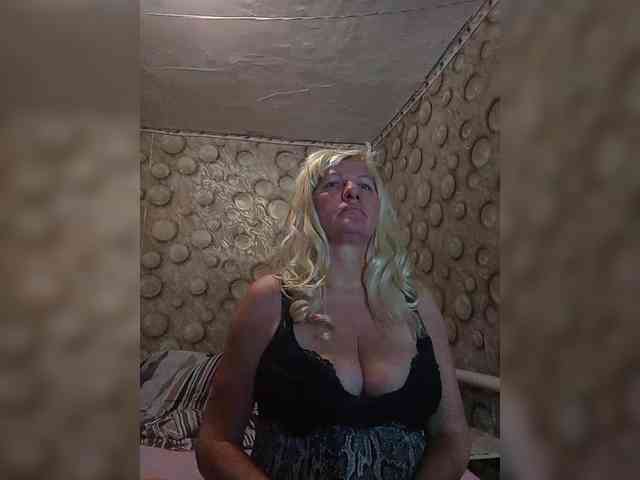 FameLara Live Webcam on BongaCams