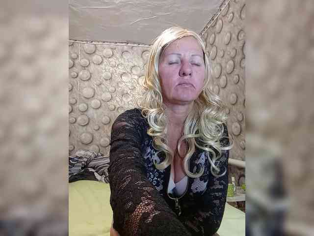 FameLara webcam