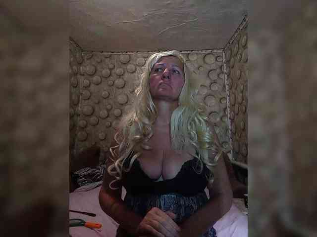 FameLara webcam