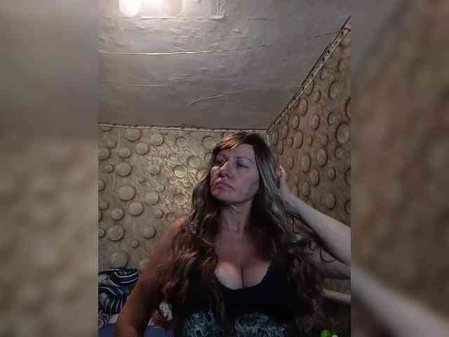 FameLara webcam