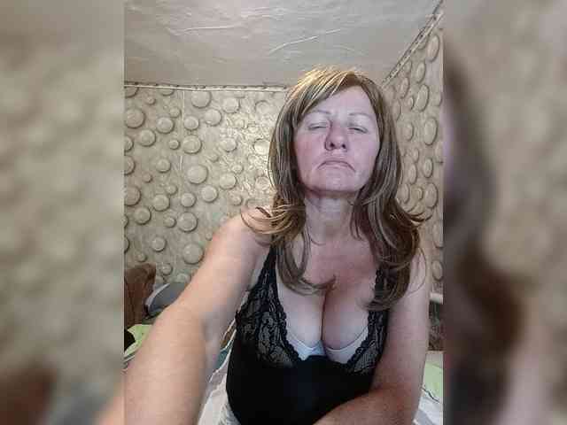 FameLara webcam