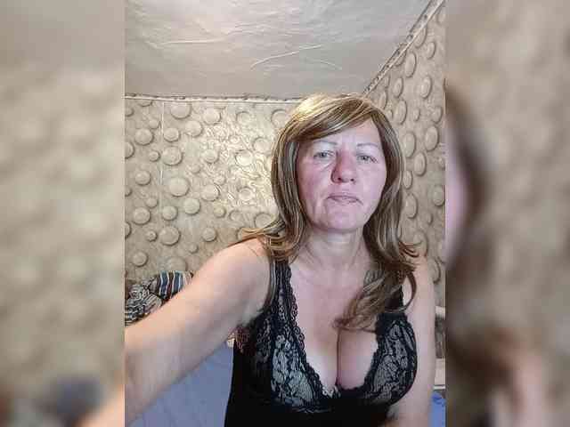 FameLara webcam