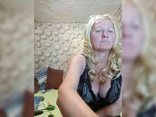 FameLara webcam