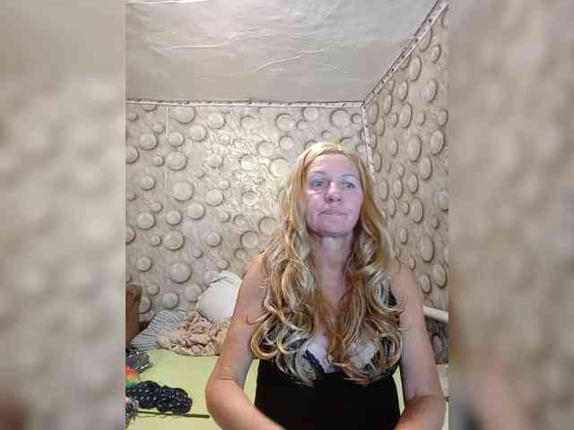 FameLara webcam
