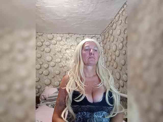 FameLara webcam