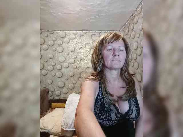 FameLara webcam