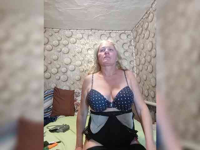 FameLara webcam