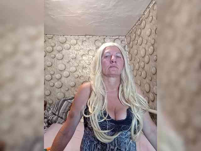 FameLara webcam