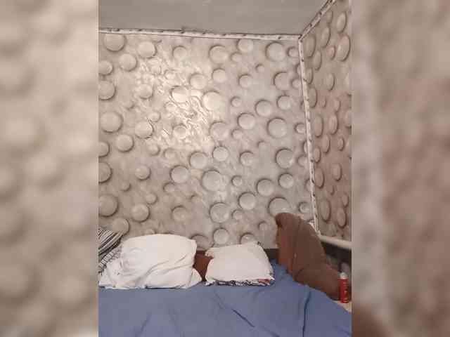 FameLara webcam