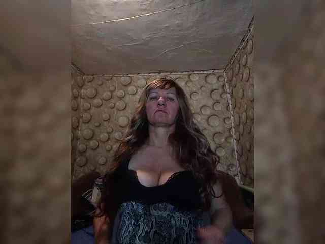 FameLara webcam