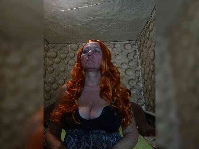 FameLara webcam