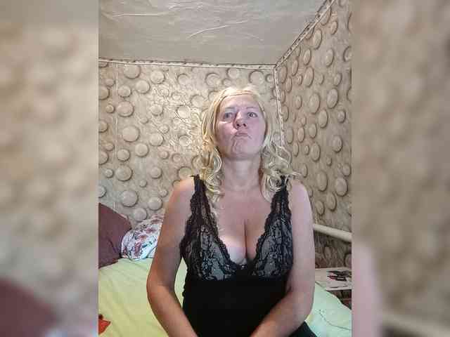 FameLara webcam