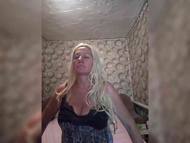 FameLara webcam