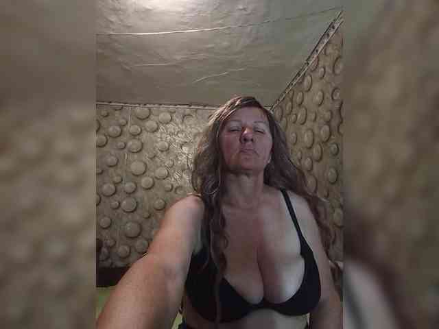 FameLara webcam