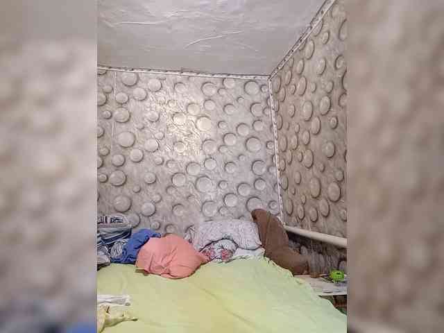 FameLara webcam